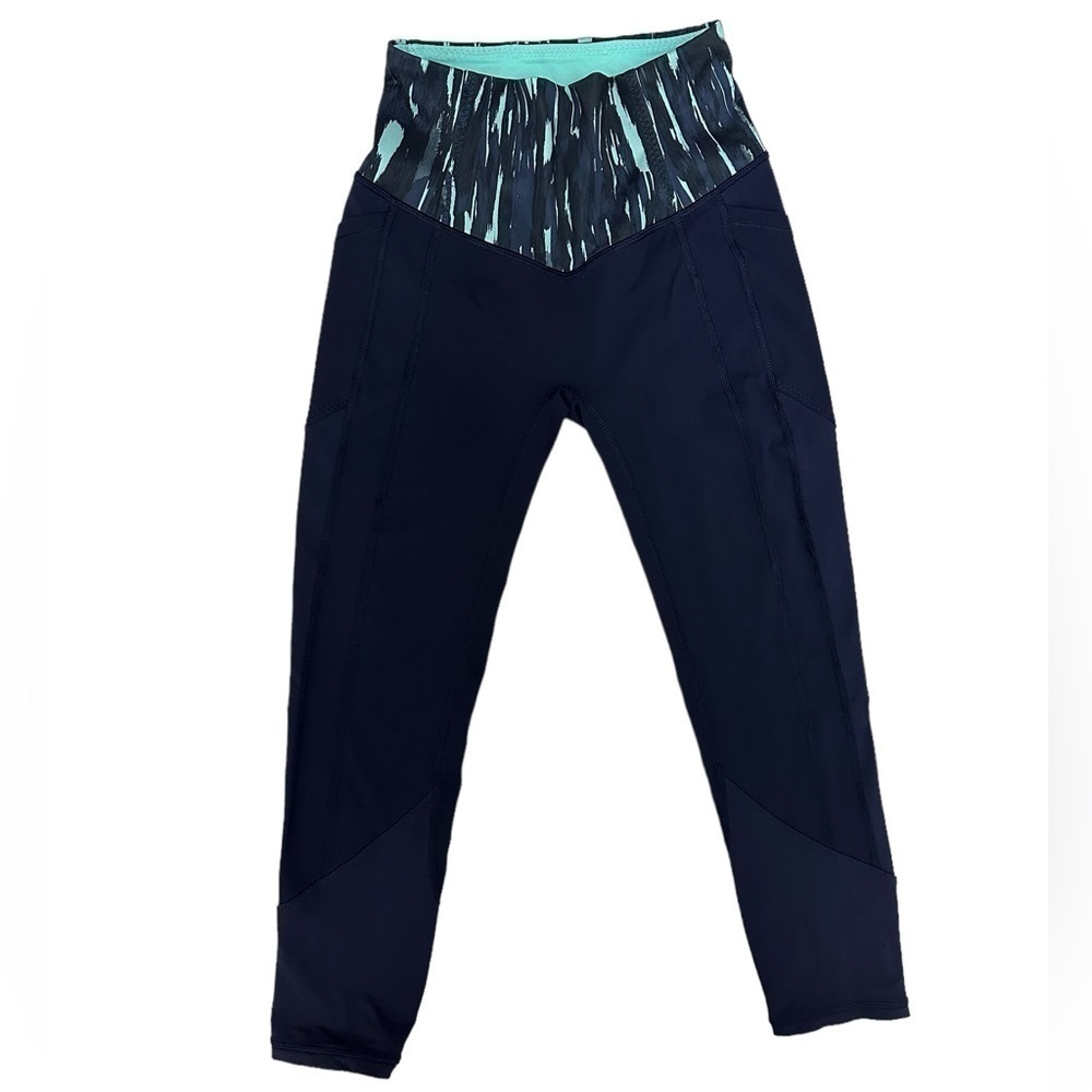 Lululemon All The Right Places Crop Naval Blue/Painted Animal Menthol Size 4